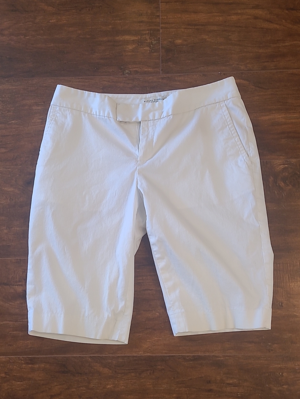 Banana Republic White Women's Bermuda Shorts Size 4 Career Vacation Everyday